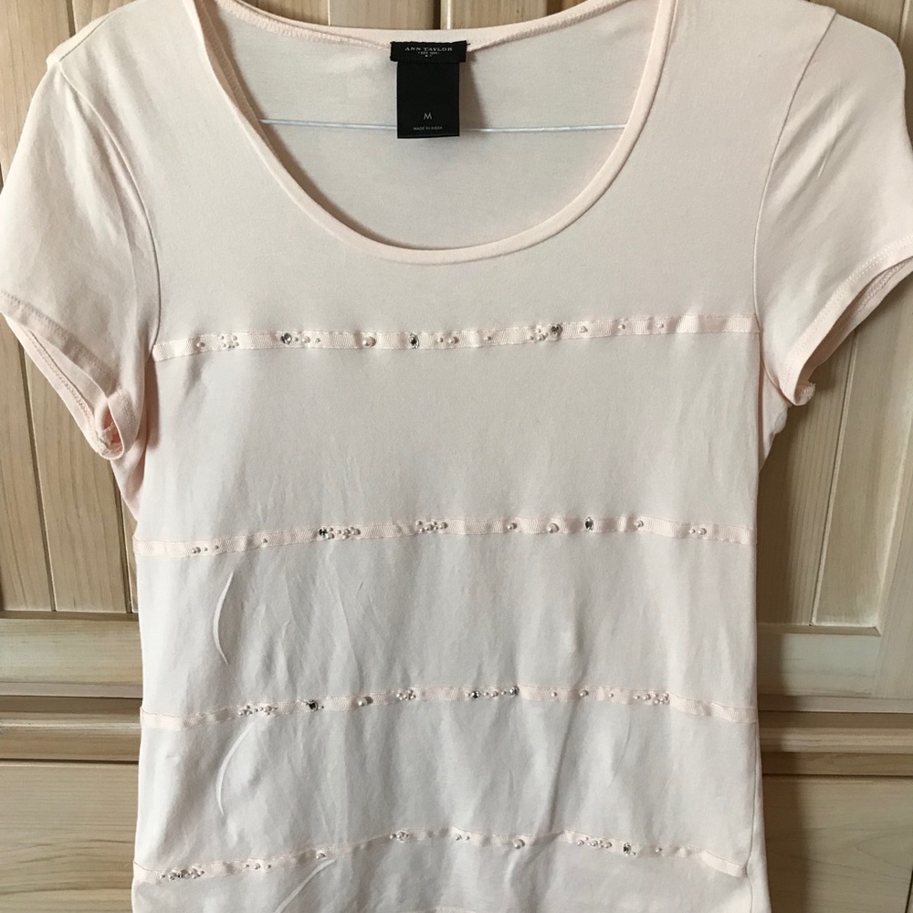 Ann Taylor blush colored tee